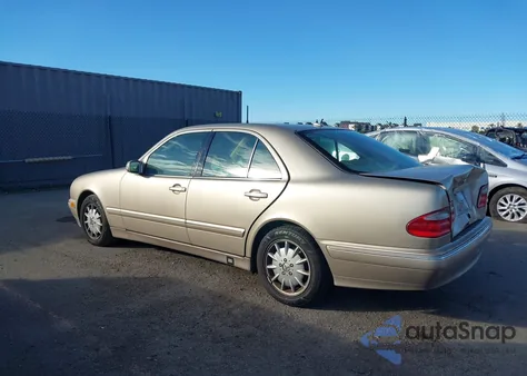 2001 Mercedes-Benz E 320 from USA, damaged, VIN WDBJF65J31B285224